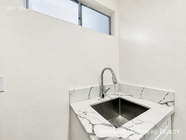 20445 Saticoy St Unit 6