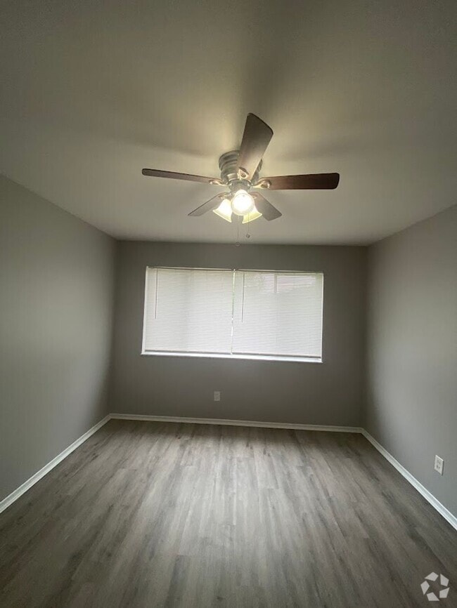 Building Photo - $200 Off 1ST Month Rent May Special! Fresh... Unit 145 Reeb Lane Apt 2