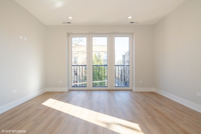 Photo - 3216 N Karlov Ave Unit 4N