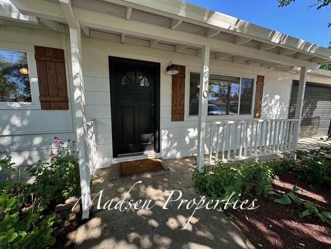 Photo - 910 Sequoyah Ave