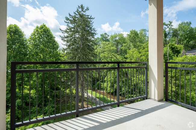 1 Bedroom End Unit - 522SF - Balcony - Reed Creek Greenway Apartments