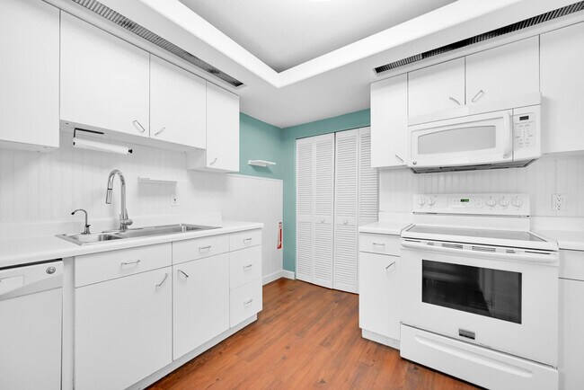 Photo - 3208 Colony Club Rd