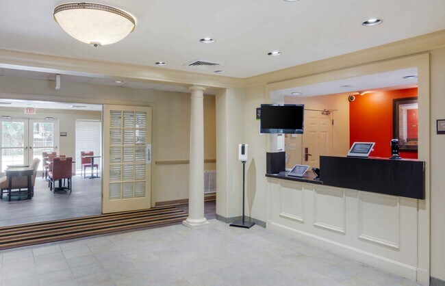 Photo - Furnished Studio-Richmond - W. Broad Stree... Apartment