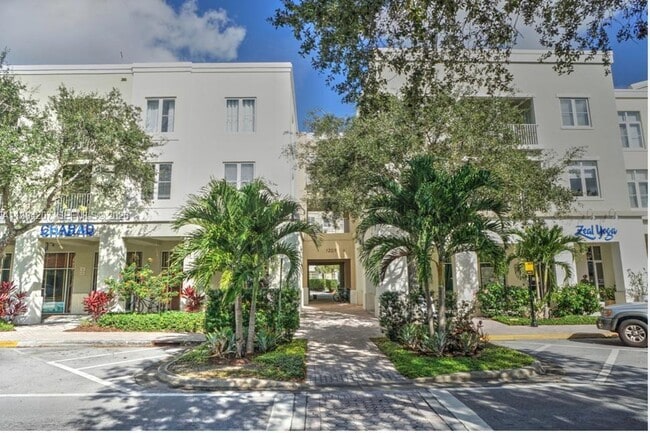 Building Photo - 1209 Main St Unit 315