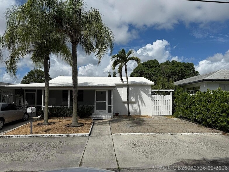 605 E Coast Ave