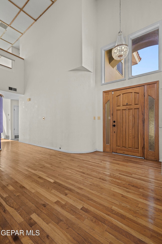 Photo - 624 Skydale Dr