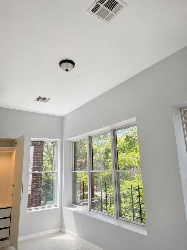 560 Riverdale Ave Unit 2R