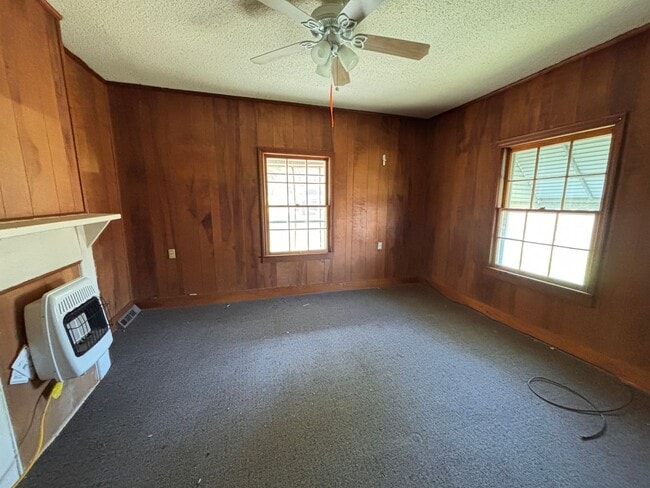 Photo - 3 Bedrooms, 1 Bathroom - Home in Armuchee!