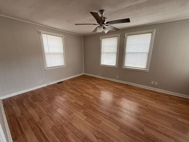 Photo - 124 Stadium St SW