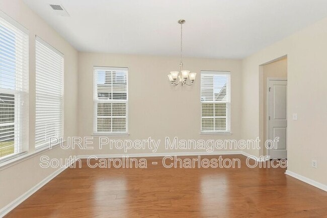 Photo - 481 Gianna Ln