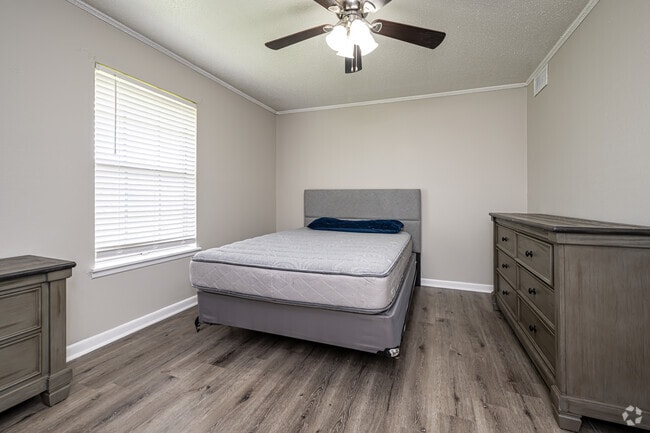 3BR, 1.5BA - 1,006SF - Primary Bedroom