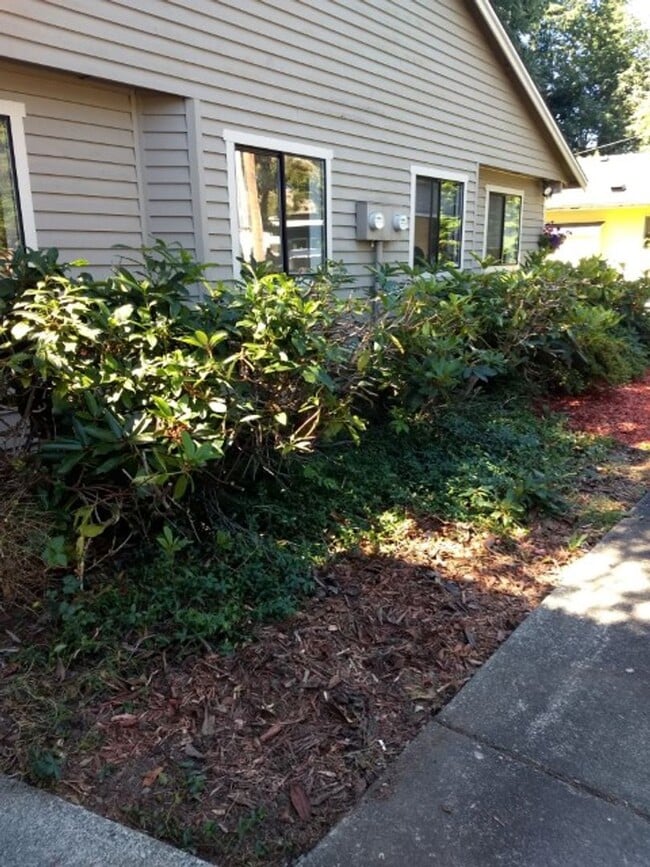 Building Photo - 285 SE Croston Ln Unit A Rental