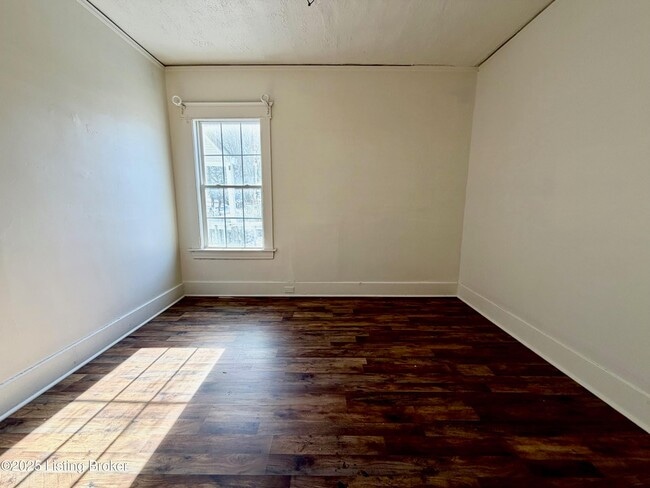 Photo - 2320 W Oak St