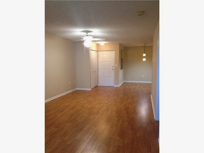 Building Photo - 2831 N Oakland Forest Dr