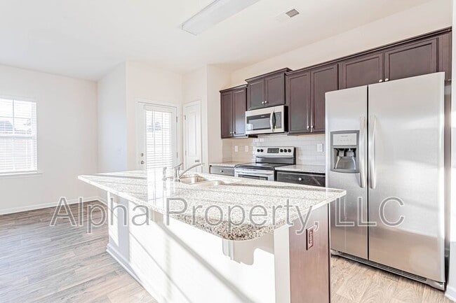 Photo - 34 Moorlyn Ln