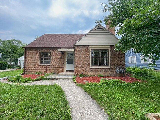 Building Photo - 4924 N 73rd St Unit 4924
