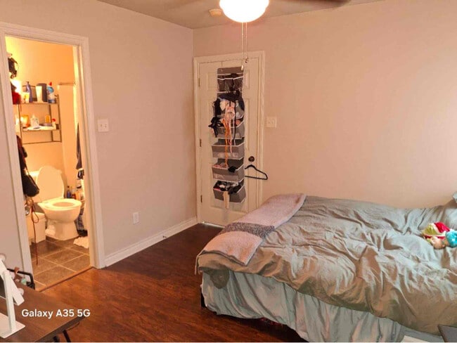 Photo - 129 Richards St