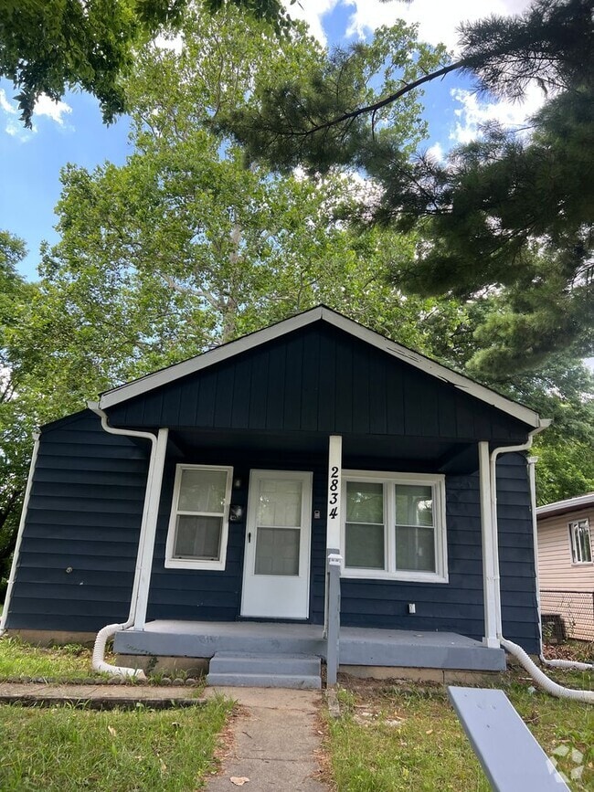 Building Photo - A beautiful newly renovated 3 Bed, 1 full ... Rental
