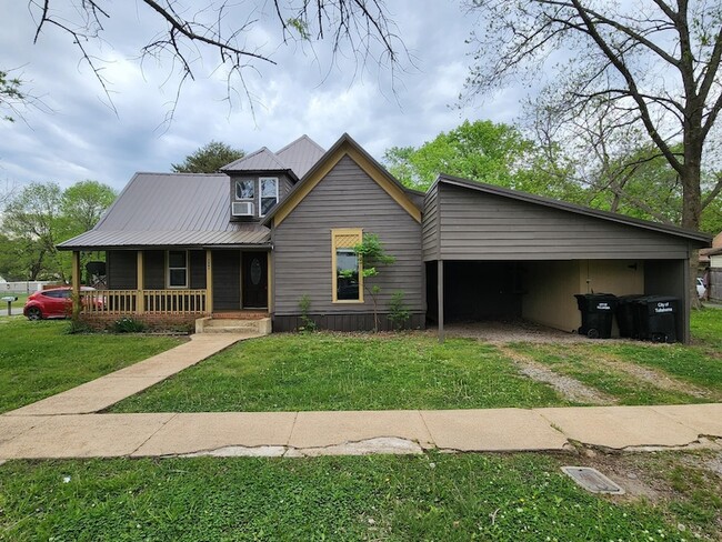 Photo - 401 N Polk St