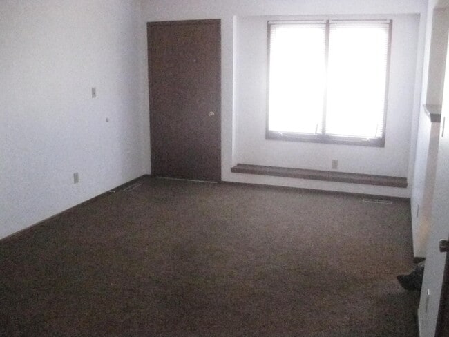 Bright and open living room - 5000 Twana Dr Unit 1