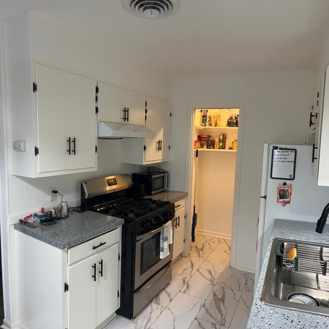 Photo - 913 Prentice Ln