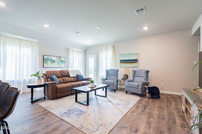 407 Broussard Hl Dr