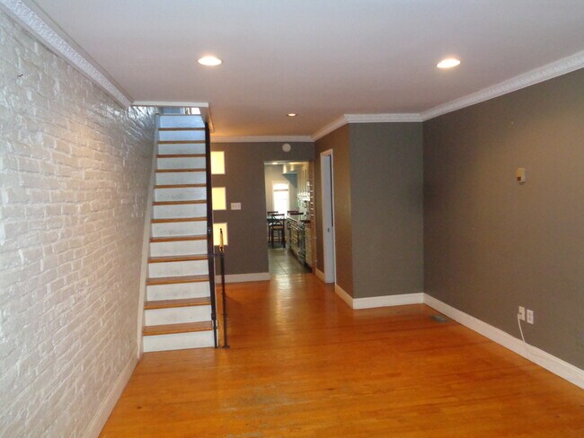 Photo - 2727 Hudson St