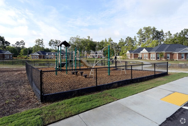 Photo - Lake Pointe Apartments