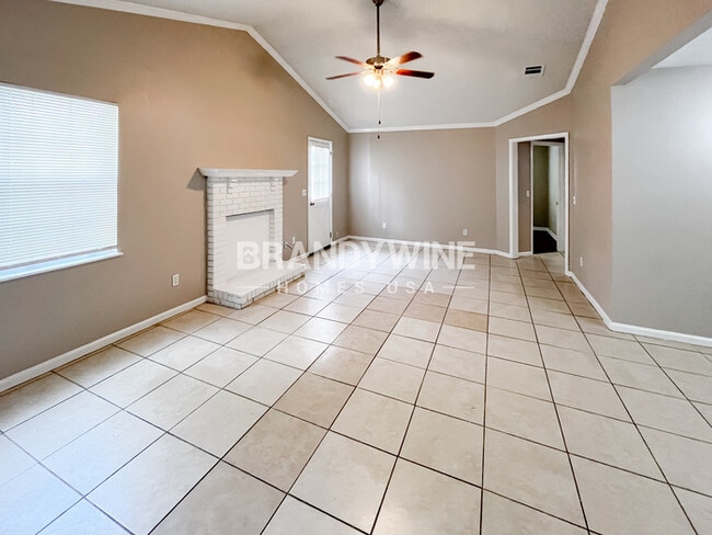 Photo - 3931 Hunters Lake Cir W