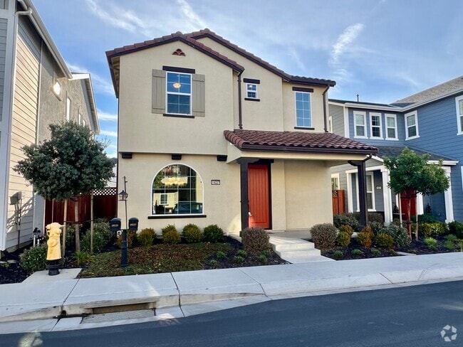 Building Photo - Lovely East Garrison 3 bedroom 2.5 bathroo... Rental