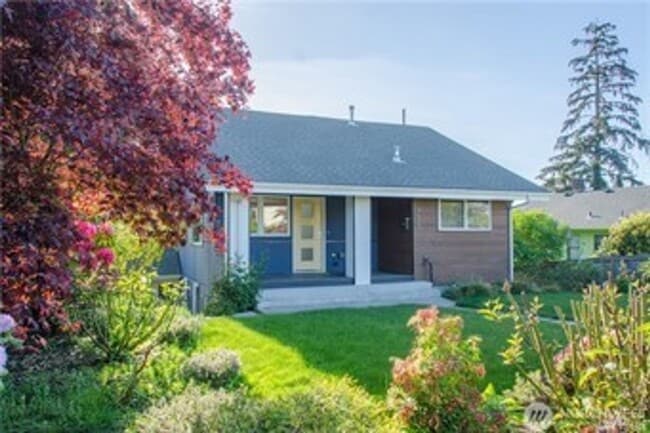 Building Photo - 2bd/1ba Seattle Home