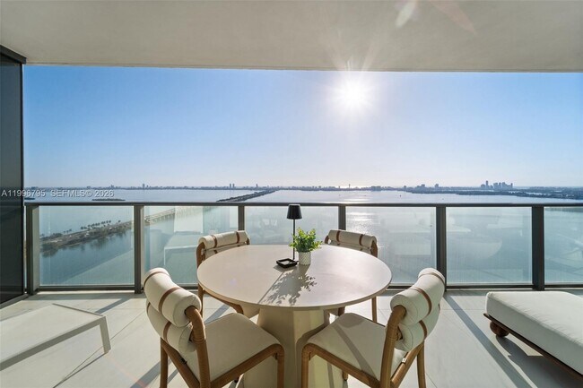 Building Photo - 3131 NE 7th Ave Unit 3105