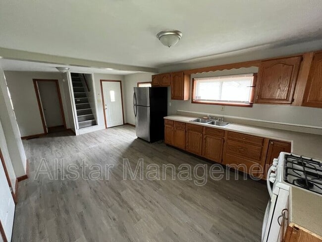 Photo - 825 W Highland Ave