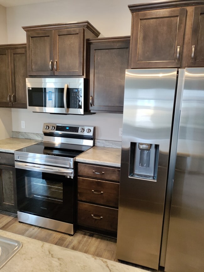 NEW stainless steel appliances - 9402 W Dolores Dr