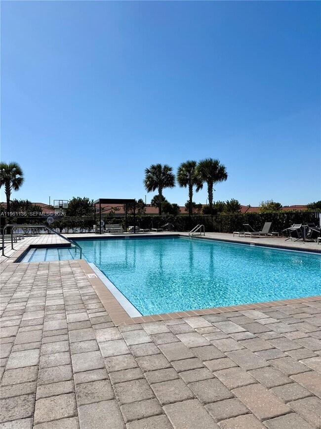 Photo - 487 NE 5th St