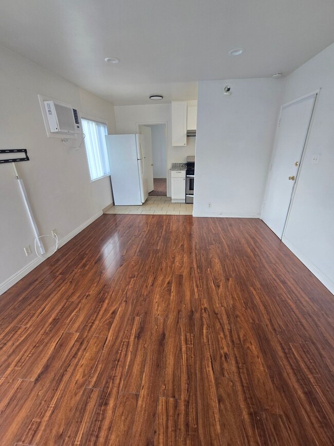 Photo - 1818 W Victory Blvd Unit C