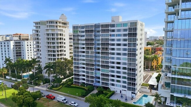 Building Photo - 555 S Gulfstream Ave Unit 902
