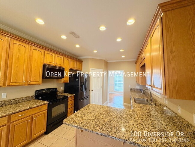 Photo - 100 Riverside Dr