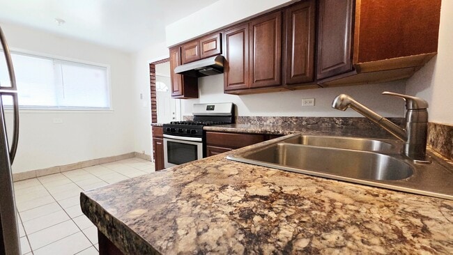 Cocina - 10200 S Crandon Ave