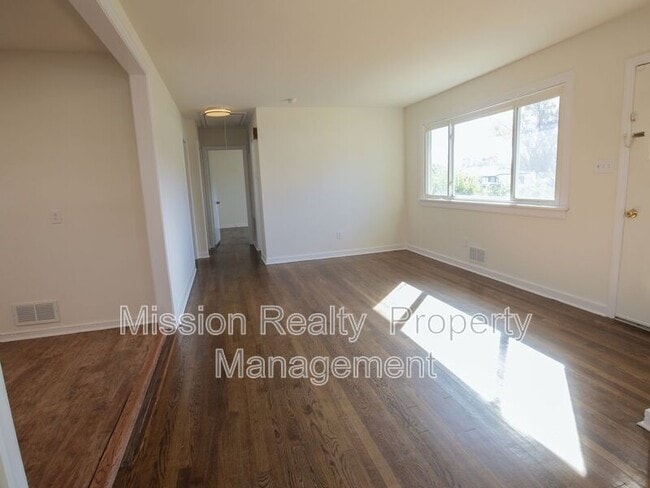 Photo - 2500 Byron St