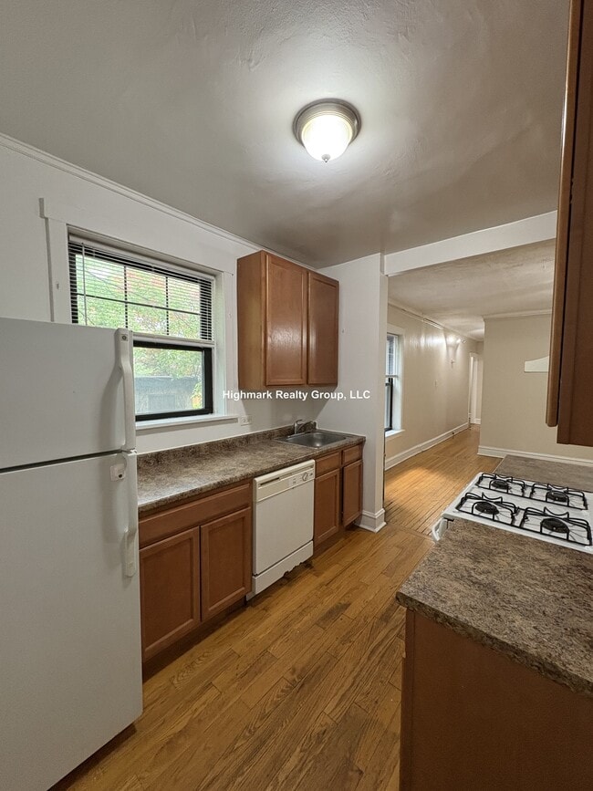 Building Photo - 804 Sherman Ave Unit 6