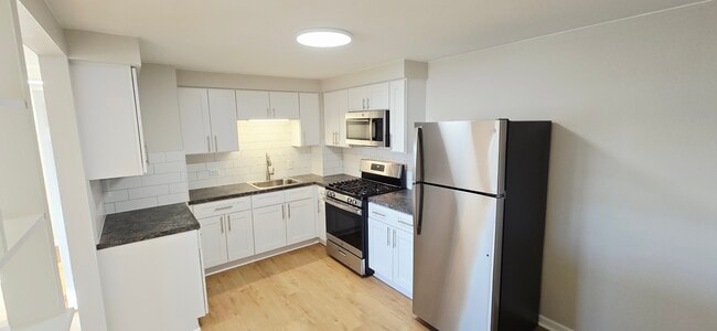 Photo - 11011-11013 S Lloyd Dr