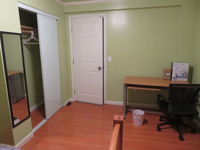 Building Photo - 2546 26th Ave Rental