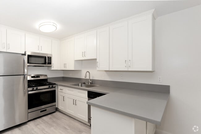 1BR, 1BA - 650 SF