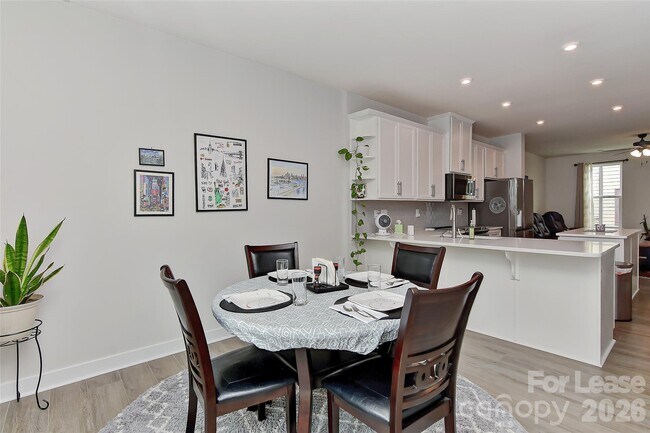 Photo - 421 Spearfield Ln