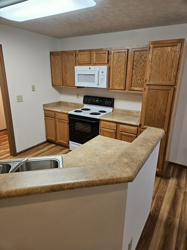 Photo - 879 Lewis St