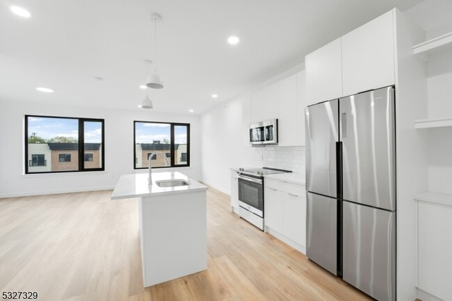 Photo - 803 South Ave Unidad 323