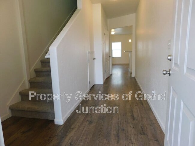 Photo - 621 Zenith Ln Unit B