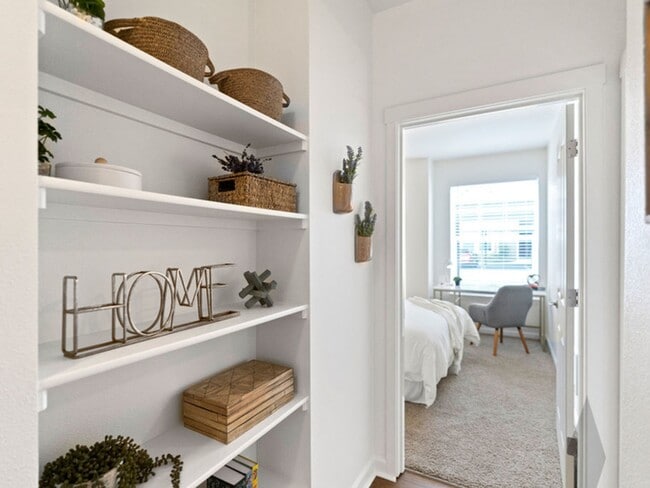 Abierto espacio para almacenaje - North Glen Villas