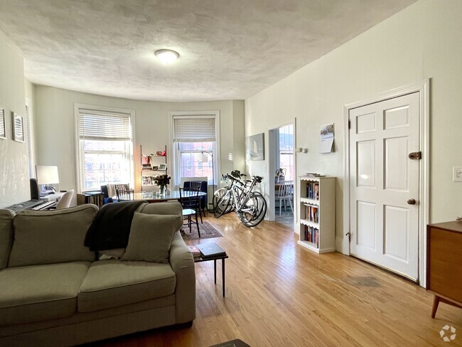 Building Photo - 550 Tremont St Unit 3 Rental